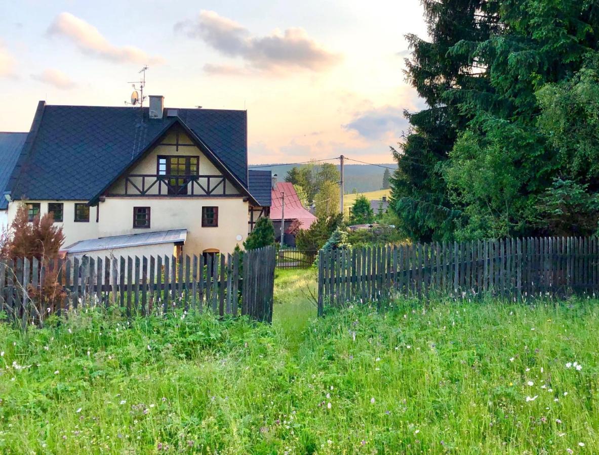 Chalupa Hrazdenka V Krusnych Horach Horni Blatna Luaran gambar