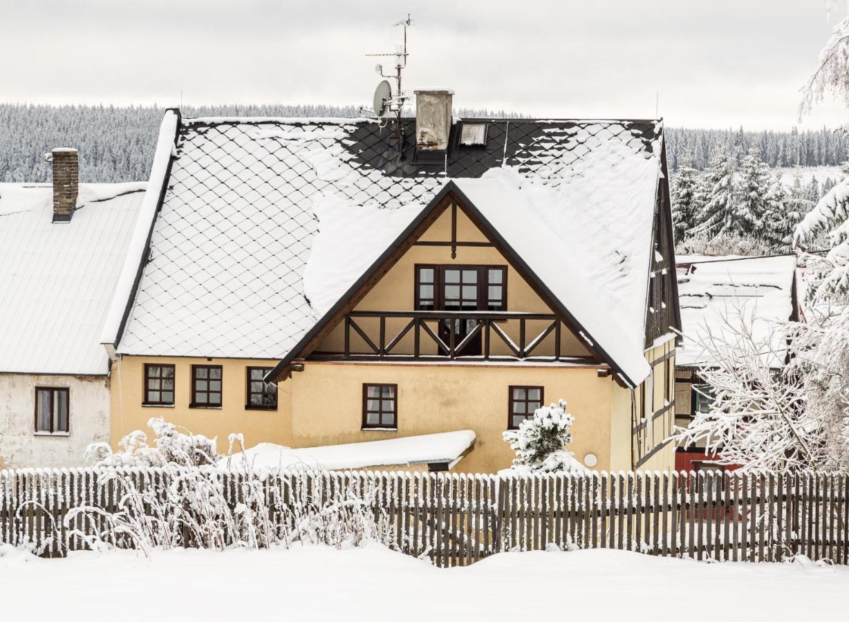 Chalupa Hrazdenka V Krusnych Horach Horni Blatna Luaran gambar